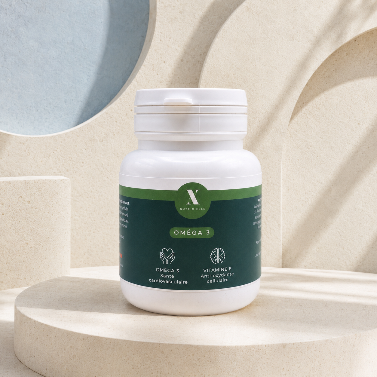 Flacon d’Oméga 3 EPA DHA Nutrixielle dans un décor minéral lumineux